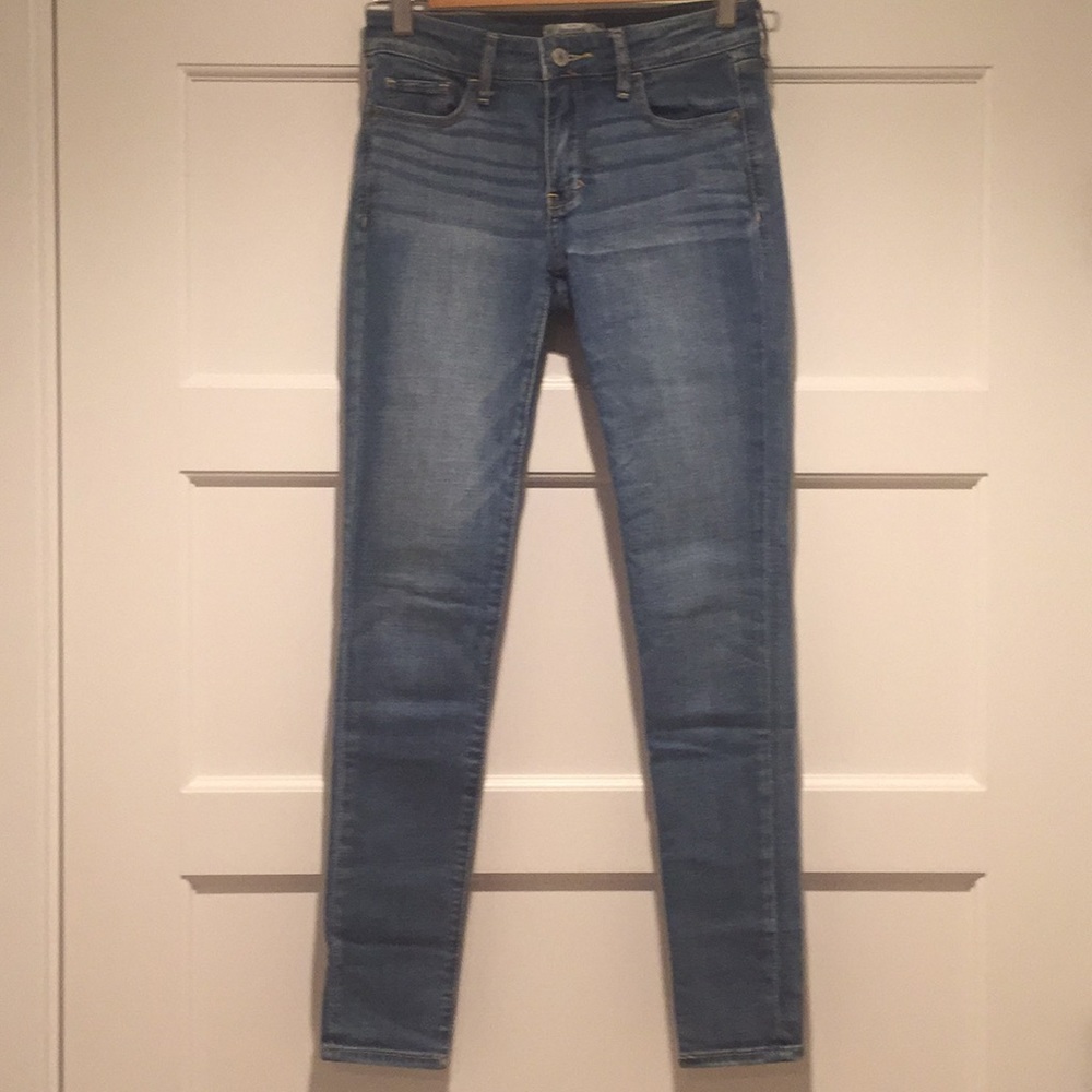 Light wash skinny jeans